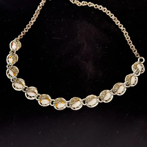 Vintage Silver-tone White Shell Necklace - Picture 3 of 7